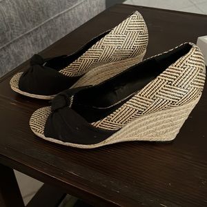 Kelly & Katie  Black Woven Peep Toe Espadrille Wedge Size 8.5